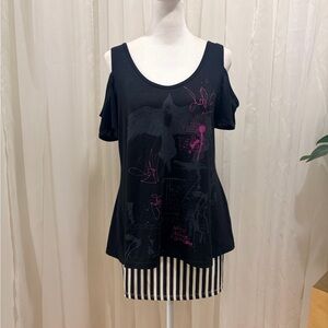 Hot Topic Black and Pink Graphic Cold-Shoulder Top size Large